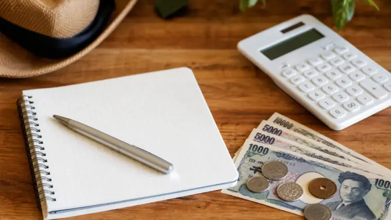 Budget pour un voyage au Japon avec calculatrice et yens