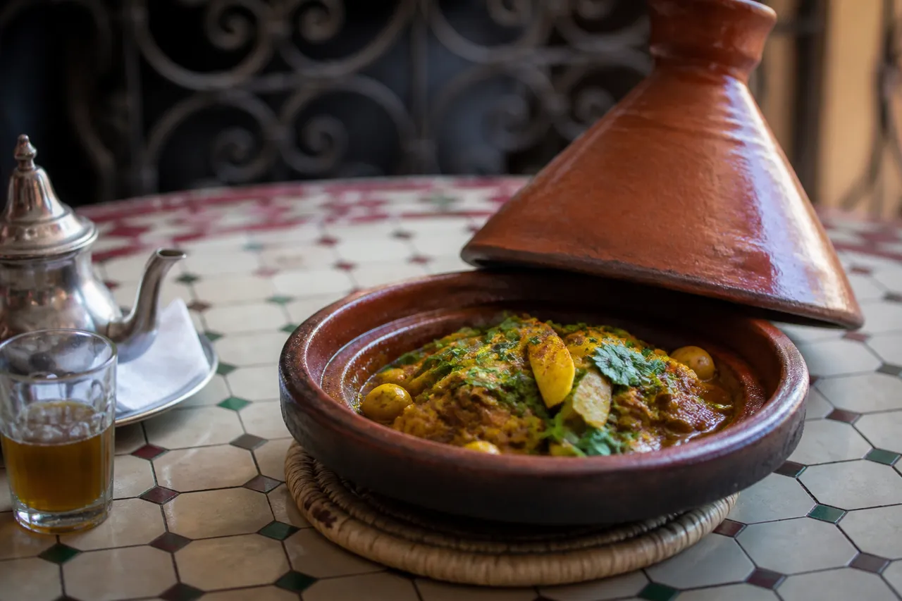 Tajine bon marché au Maroc pour partir en novembre au soleil pas cher
