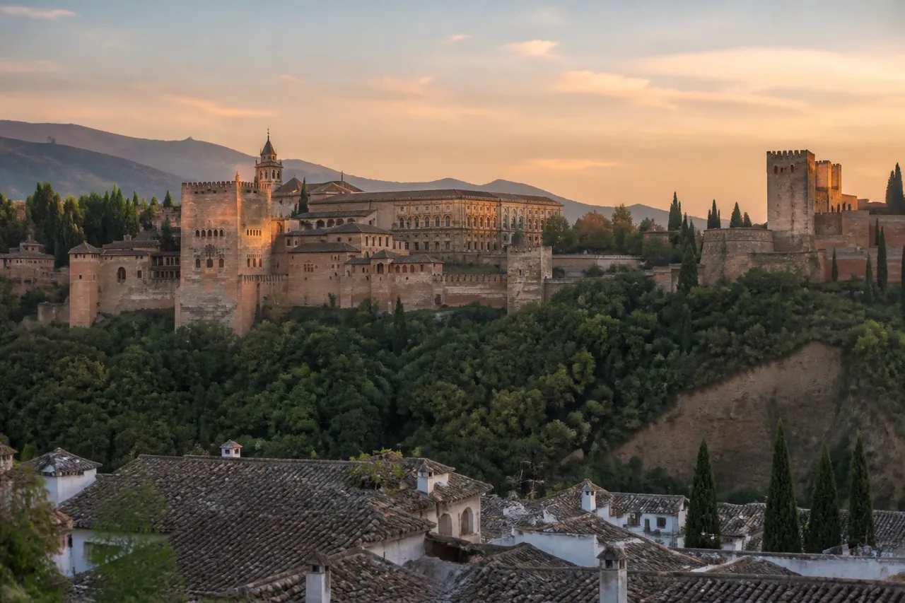 Grenade, vue de l'Alhambra depuis l'Albaicín